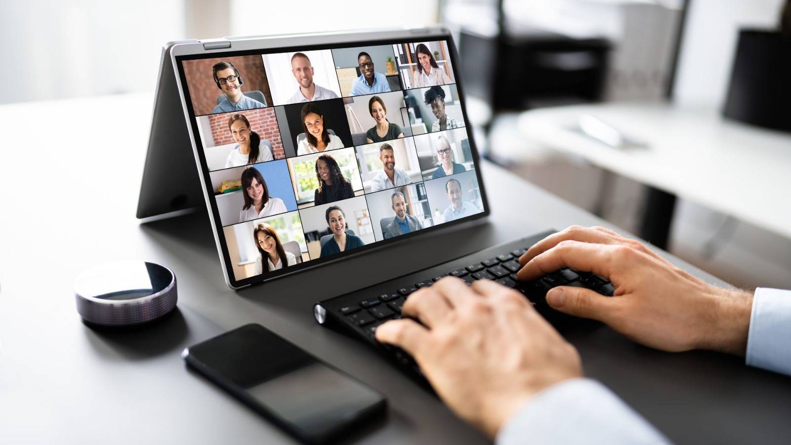 Hybrid Learning Solusi Masa Depan Atau Tantangan Baru?