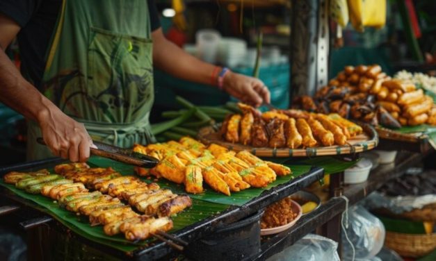 Kuliner Jalanan Indonesia Selalu Menarik Wisatawan