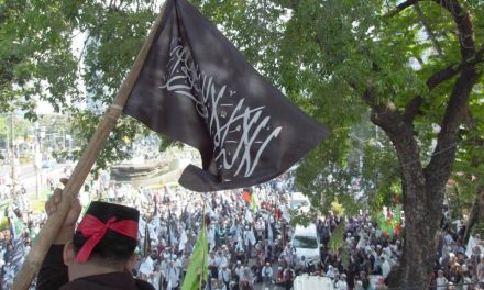Memahami Tradisi Pengibaran Bendera Hitam Dalam Budaya Iran