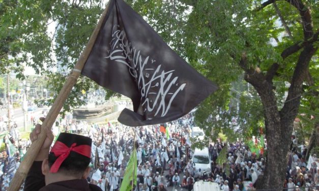 Memahami Tradisi Pengibaran Bendera Hitam Dalam Budaya Iran