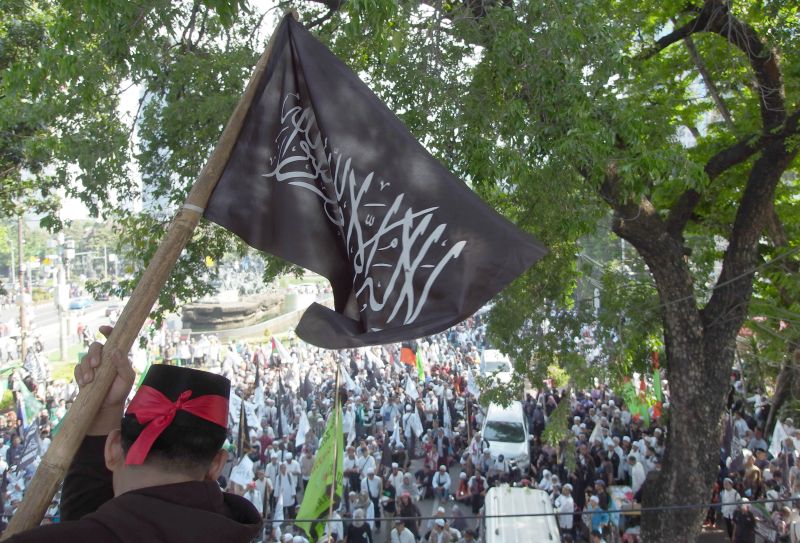 Memahami Tradisi Pengibaran Bendera Hitam Dalam Budaya Iran