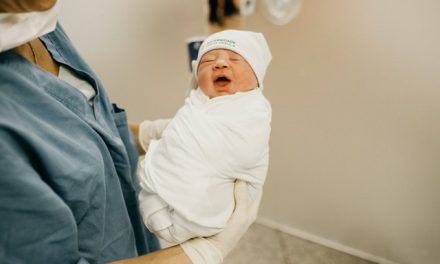 Tips Merawat Bayi Baru Lahir Agar Tumbuh Sehat