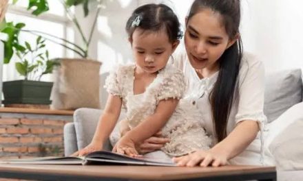 Mengajari Anak Membaca: Langkah Kecil Generasi Gemar Belajar
