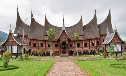 Arsitektur Tradisional: Keunikan Bentuk Rumah Berbagai Daerah