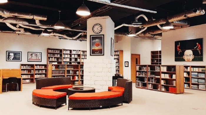 Perpustakaan Modern: Perubahan Layanan Membaca Era Digital